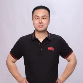 伍威 上海 43岁 165cm 63kg