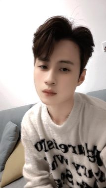 吴自康 上海 24岁 182cm 70kg