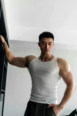 S022 上海 28岁 188cm 93kg