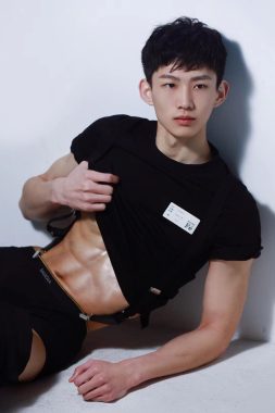S021 上海 23岁 185cm 70kg