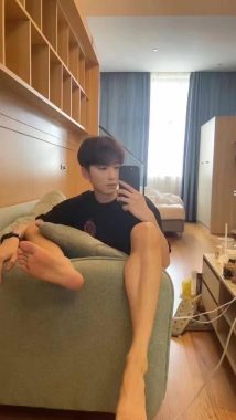 阿启 上海 21岁 182cm 58kg