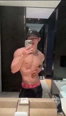 级10 上海 25岁 179cm 68kg