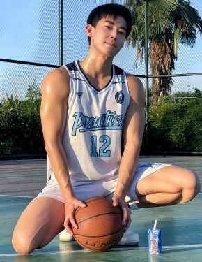 吴平呈 上海 30岁 183cm 68kg