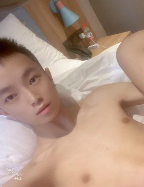 曹德旺 上海 24岁 174cm 51kg