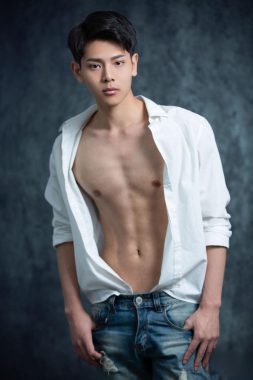 简军 上海 26岁 181cm 65kg