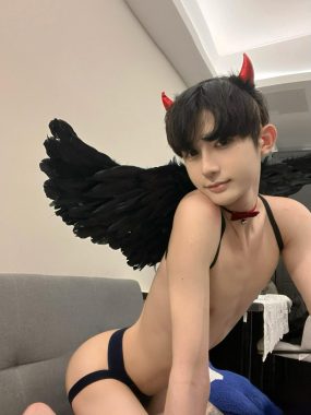 曹远征 上海 21岁 178cm 60kg