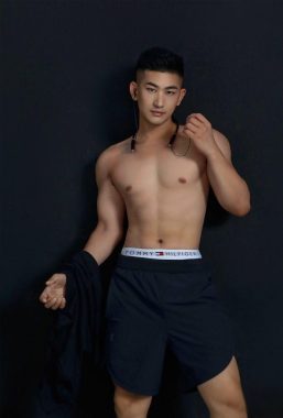 张永和/Heng. 上海 32岁 175cm 70kg