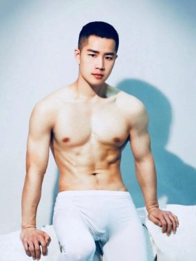 宫铭/阿凯 上海 32岁 178cm 70kg