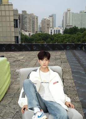 郑乐 上海 20岁 180cm 56kg