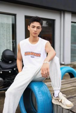 S020 上海 24岁 180cm 65kg
