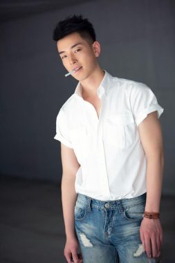 阿信/邓绍 上海 38岁 179cm 70kg