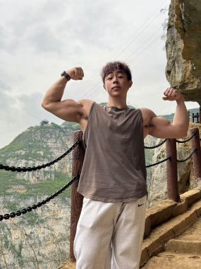 125号 上海 26岁 180cm 78kg