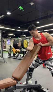 荣金军 上海 37岁 182cm 85kg