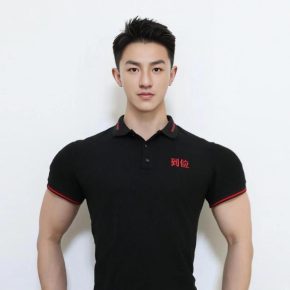 石成彪 上海 25岁 188cm 81kg