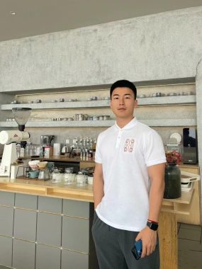 柏凡琦 北京 23岁 177cm 68kg