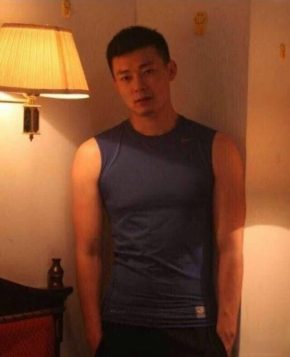 许家印 北京 36岁 186cm 87kg