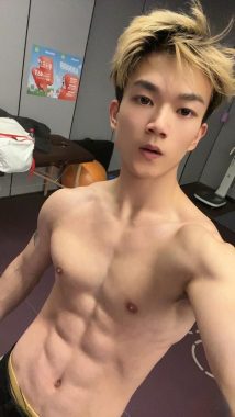 孙吧 北京 26岁 173cm 60kg