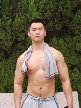 应届体委/小熊 北京 27岁 175cm 75kg