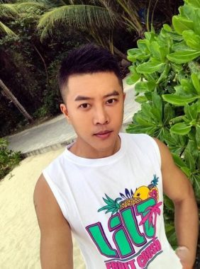 胡可/冯喆冯哲/Aaron 北京 32岁 166cm 65kg