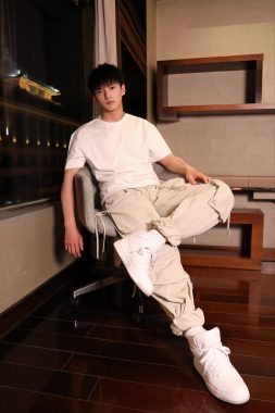 张振 北京 20岁 180cm 70kg