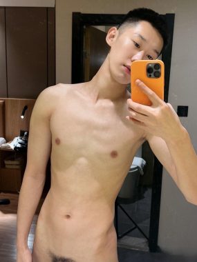 苏拉 北京 24岁 182cm 63kg