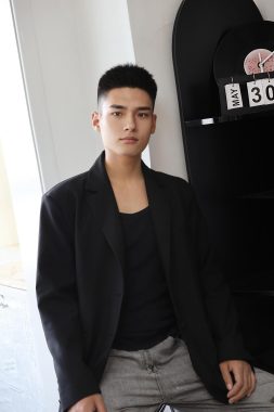 纪冬虎 北京 24岁 178cm 69kg