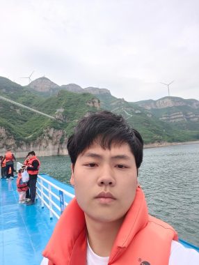 刘波 杭州 21岁 180cm 75kg
