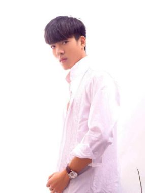 何超欣 杭州 26岁 185cm 70kg
