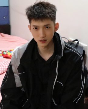 卢周来 杭州 27岁 175cm 65kg