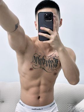 任嘉伦 杭州 24岁 173cm 64kg