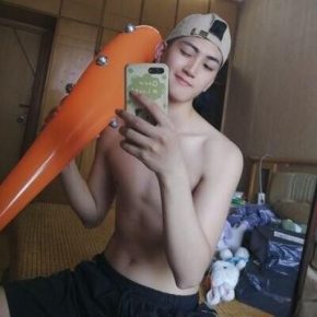 邓卓棣 杭州 24岁 176cm 70kg