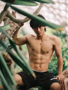 李华 杭州 22岁 178cm 70kg