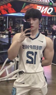 G0632 广州 24岁 185cm 76kg