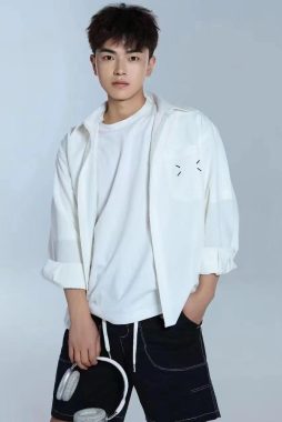 小乐 广州 24岁 177cm 65kg