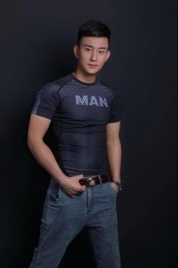 覃发元 东莞 38岁 175cm 63kg