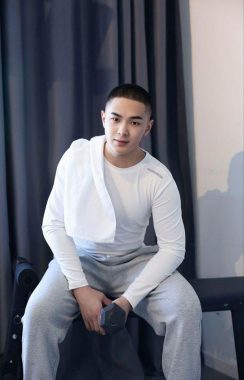 张一诺 广州 22岁 175cm 65kg