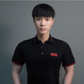 黄职职 广州 32岁 173cm 60kg