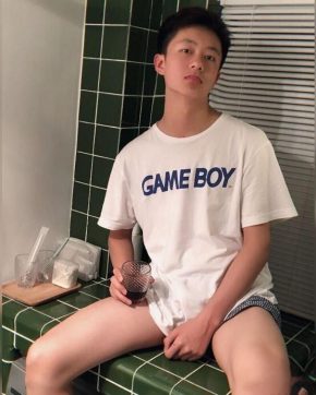 陈奕迅 广州 23岁 183cm 74kg