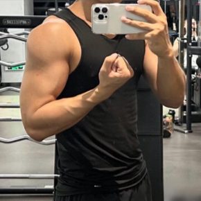 尤政/老王/古铜色 广州 28岁 180cm 75kg