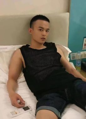 威猛大先生/狼仔/鲁大 广州 30岁 172cm 65kg