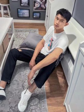 可乐 深圳 24岁 181cm 62kg