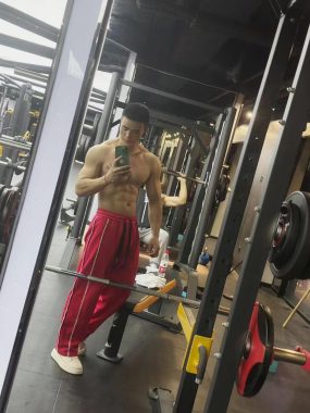 阿伦 深圳 26岁 177cm 76kg