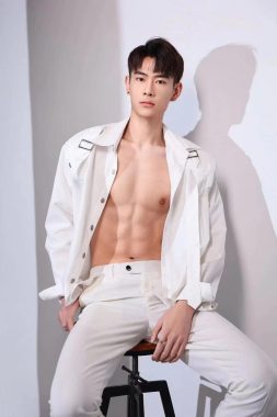小撤 深圳 23岁 181cm 60kg