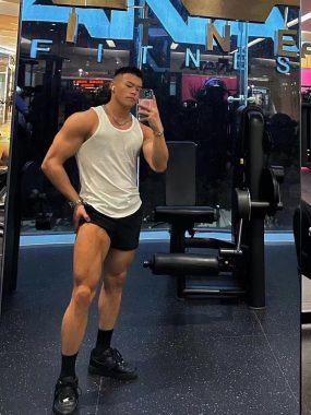 小杰 深圳 24岁 178cm 75kg