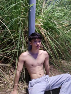 小恒 深圳 22岁 175cm 60kg