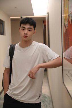 沈昊 深圳 21岁 181cm 65kg