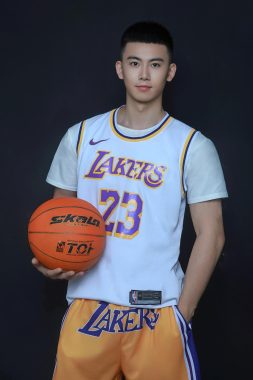 胡伟 深圳 35岁 180cm 70kg