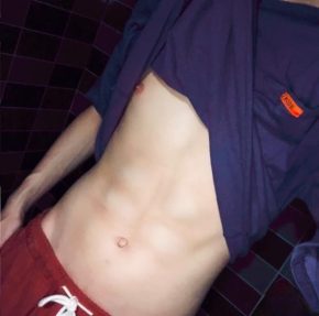 何霆 深圳 25岁 178cm 66kg