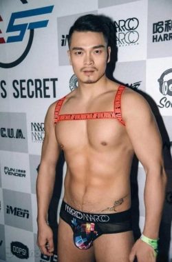 黄之锋 深圳 40岁 177cm 75kg
