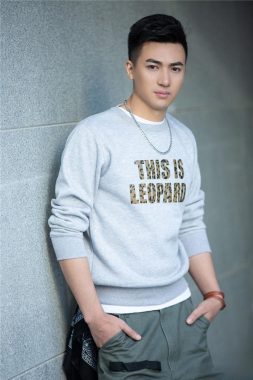 束昱辉 深圳 36岁 180cm 68kg
